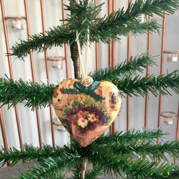 Vintage Christmas Floral Heart Ornament Stocking Stuffer Christmas Gift - Picture 1 of 6